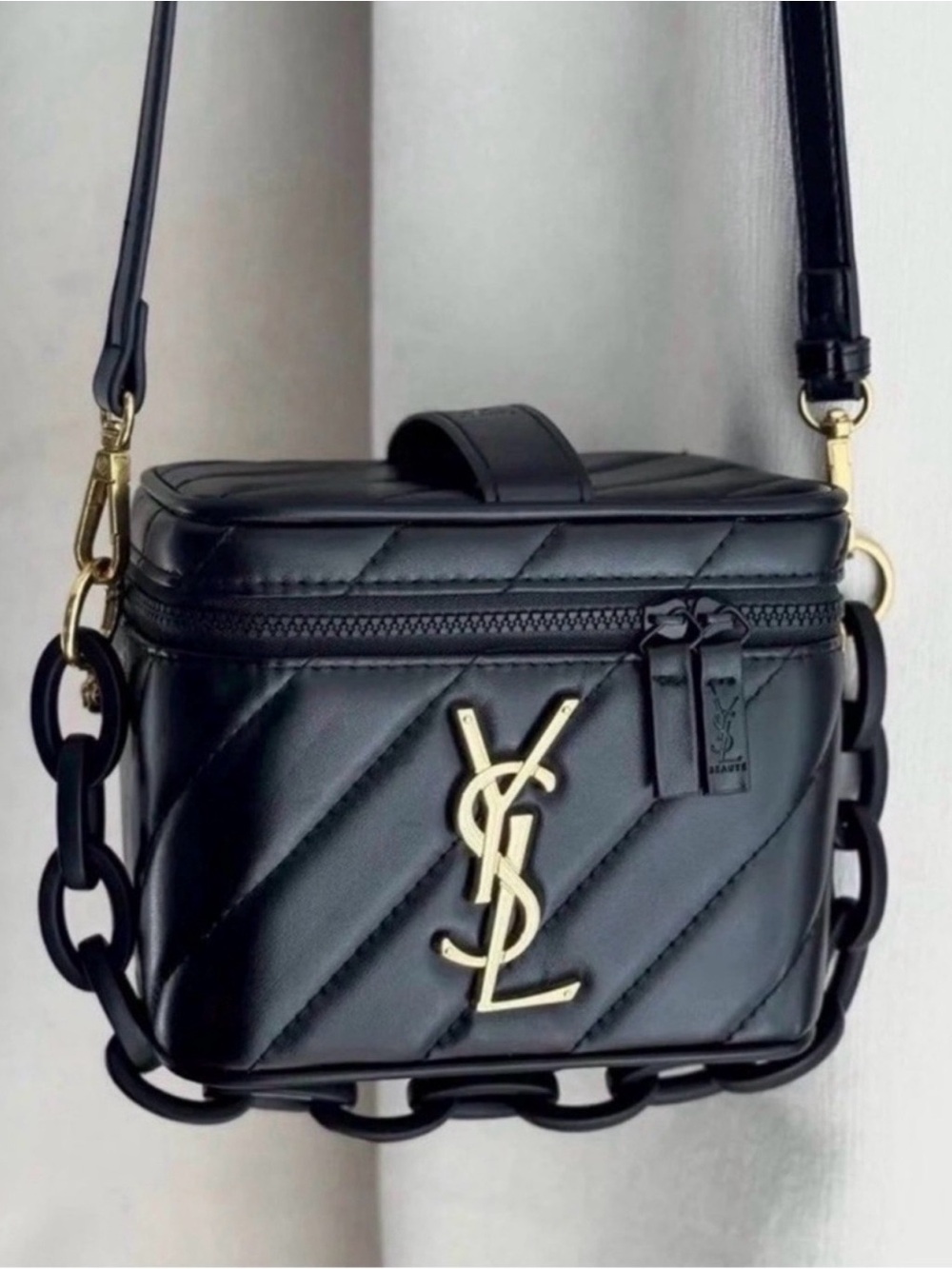 ✨NEW✨Yves Saint Laurent Quilted Vanity Crossbody Bag